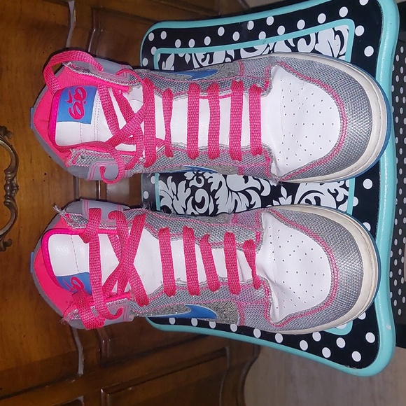 Sparkly Women's Nike Dunk 2011 - Picture 2 of 15